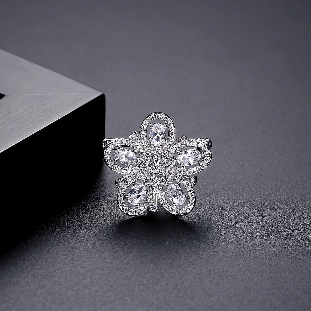 LUOTEEMI Luxury Flower Design Personalized Brooch for Women Stunning Cubic Zircon Girl Bridal Wedding Engagement Brooches Pin