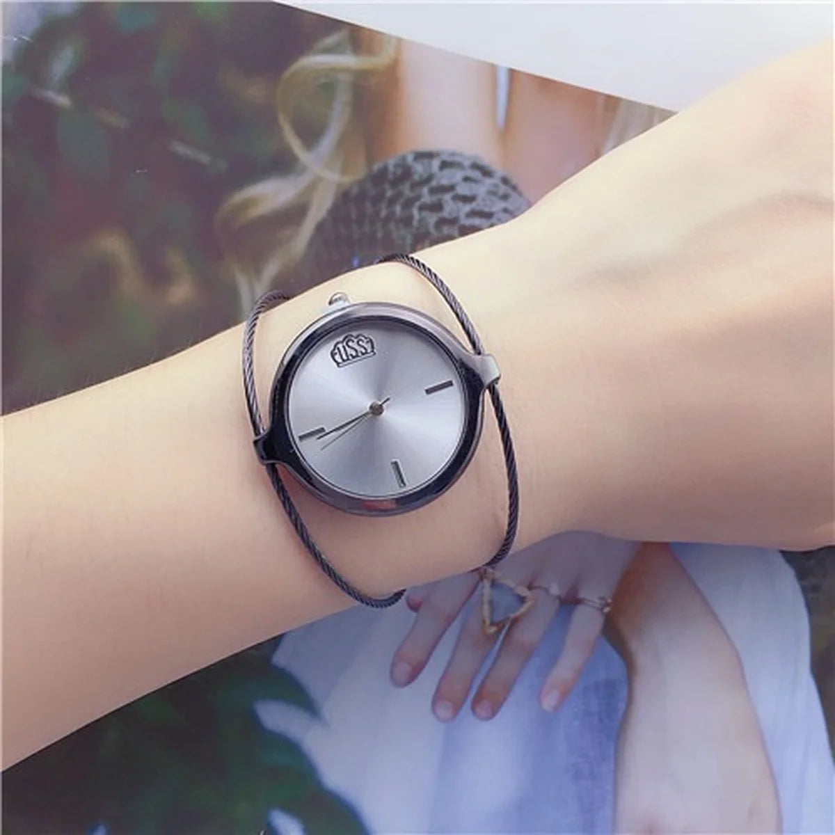 Vintage Girls Watch Round Single Wire Bracelet Watch Women's Watch Quartz Wire Bracelet Watch Casual Casual Fashion Watch