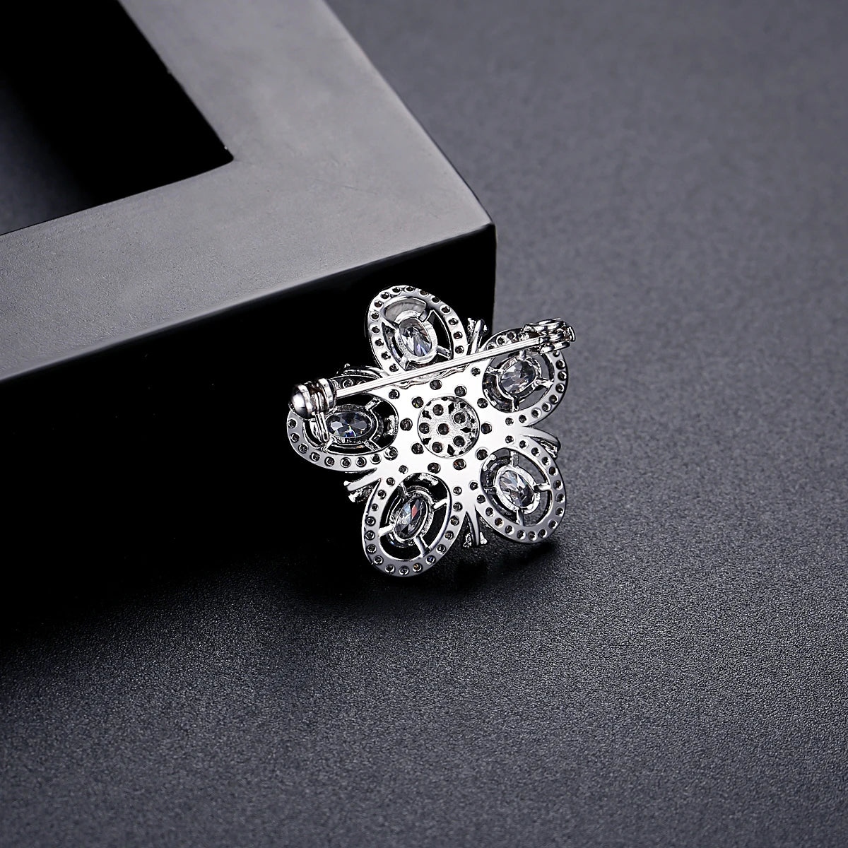 LUOTEEMI Luxury Flower Design Personalized Brooch for Women Stunning Cubic Zircon Girl Bridal Wedding Engagement Brooches Pin