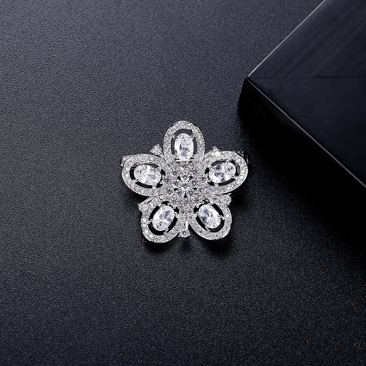 LUOTEEMI Luxury Flower Design Personalized Brooch for Women Stunning Cubic Zircon Girl Bridal Wedding Engagement Brooches Pin