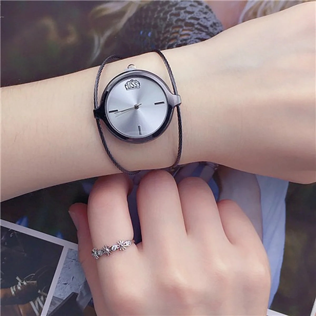 Vintage Girls Watch Round Single Wire Bracelet Watch Women's Watch Quartz Wire Bracelet Watch Casual Casual Fashion Watch