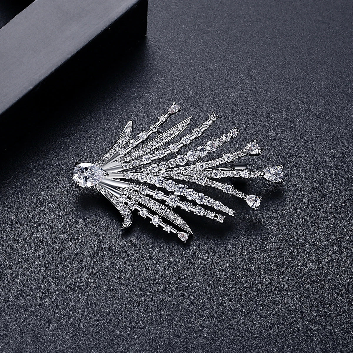 LUOTEEMI Luxury Big Leaves Shape Brooch for Women Full Stunning CZ Paved Dress Brooches Pins for Girl Wedding Bride Accessories