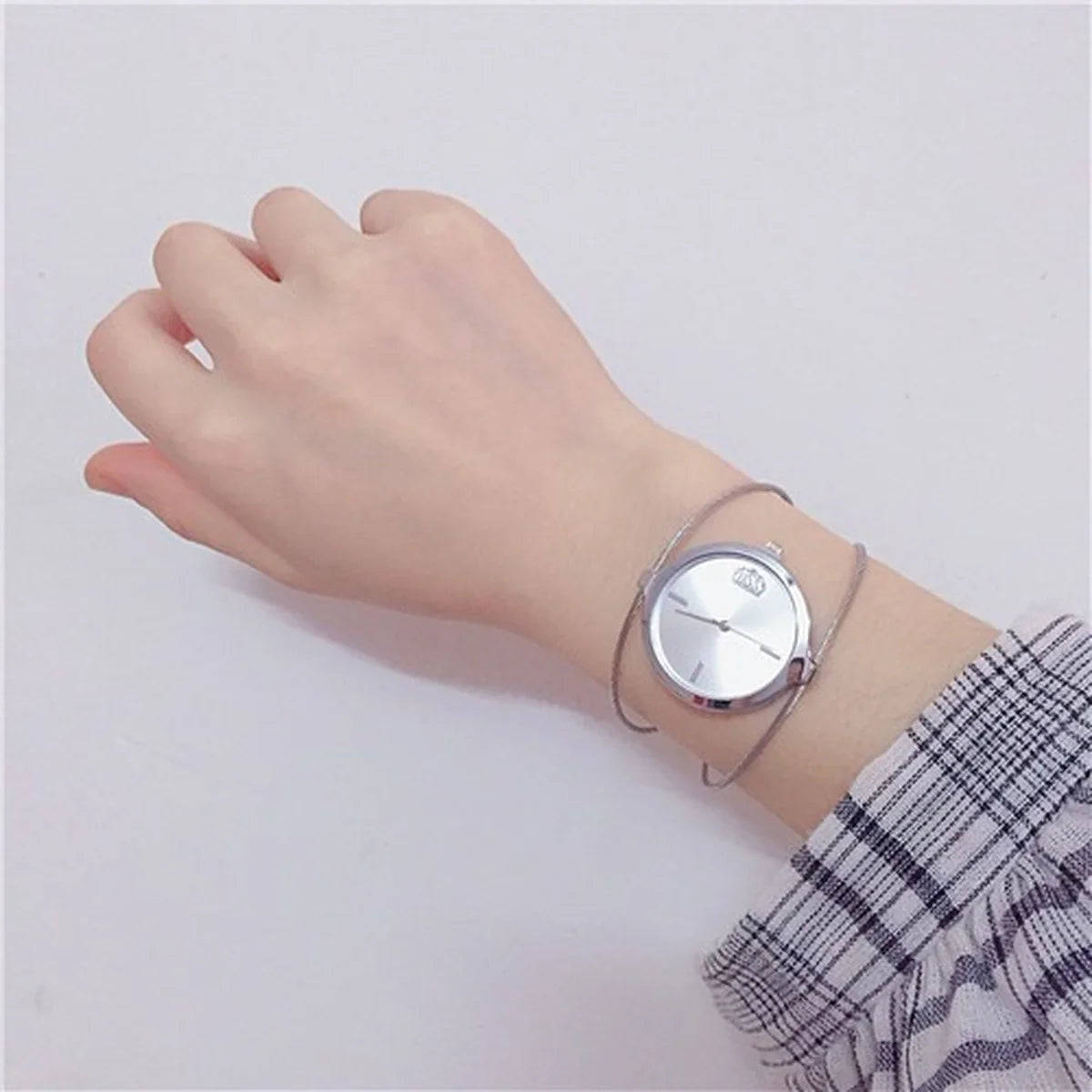 Vintage Girls Watch Round Single Wire Bracelet Watch Women's Watch Quartz Wire Bracelet Watch Casual Casual Fashion Watch