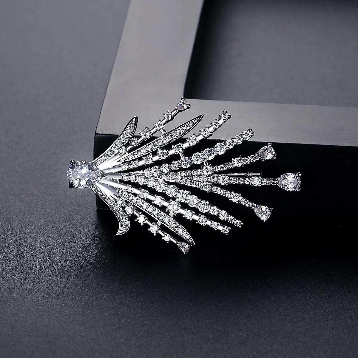 LUOTEEMI Luxury Big Leaves Shape Brooch for Women Full Stunning CZ Paved Dress Brooches Pins for Girl Wedding Bride Accessories